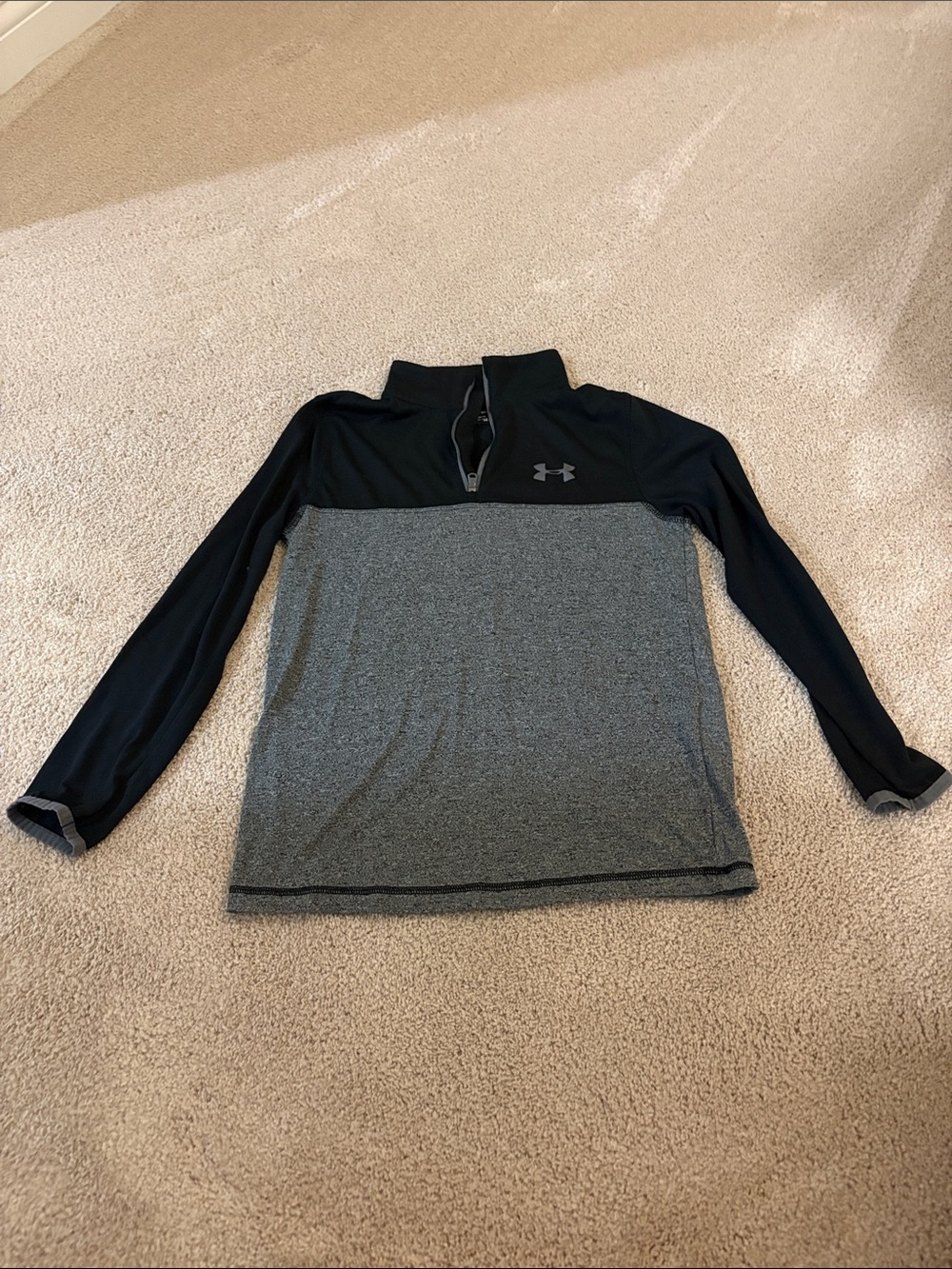 Under Armour Two-Tone Quarter Zip Pullover - Black & Gray Youth Medium